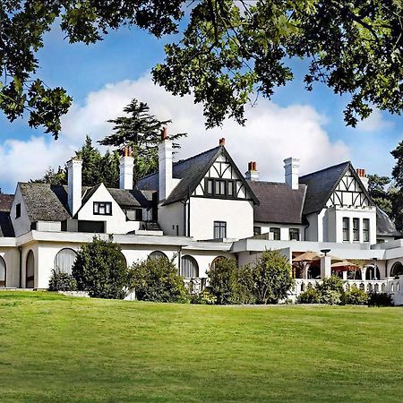 Hilton Cobham Hotel Eksteriør billede