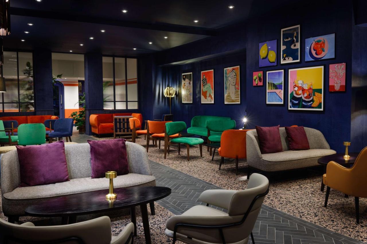 Hilton Cobham Hotel Eksteriør billede