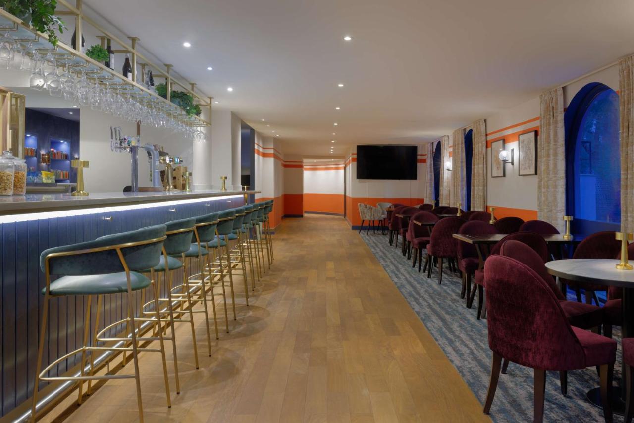 Hilton Cobham Hotel Eksteriør billede