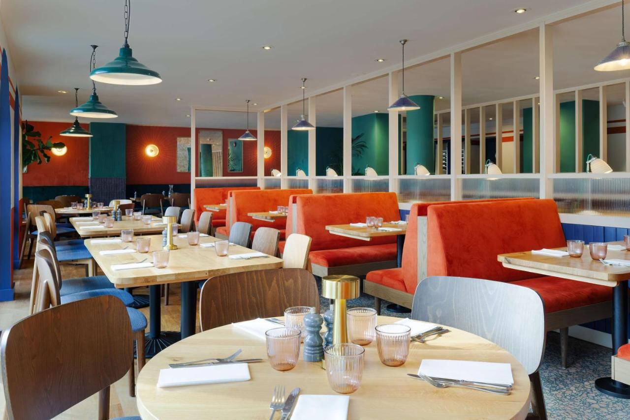 Hilton Cobham Hotel Eksteriør billede