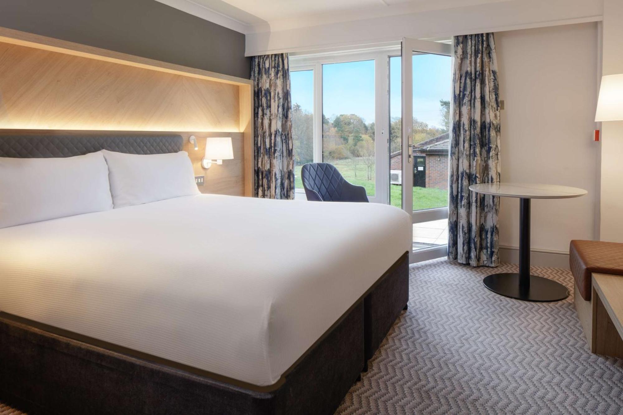 Hilton Cobham Hotel Eksteriør billede