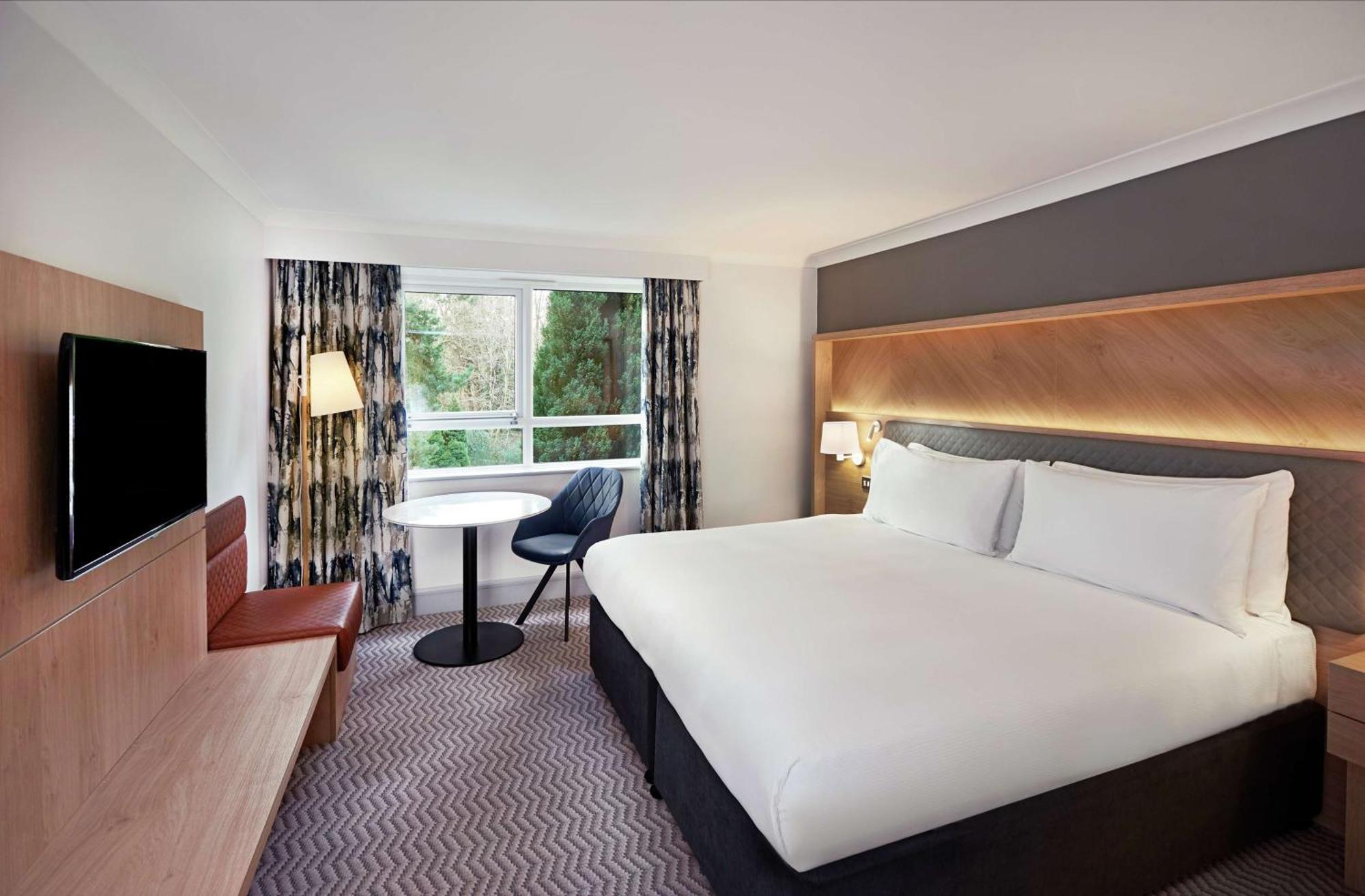 Hilton Cobham Hotel Eksteriør billede