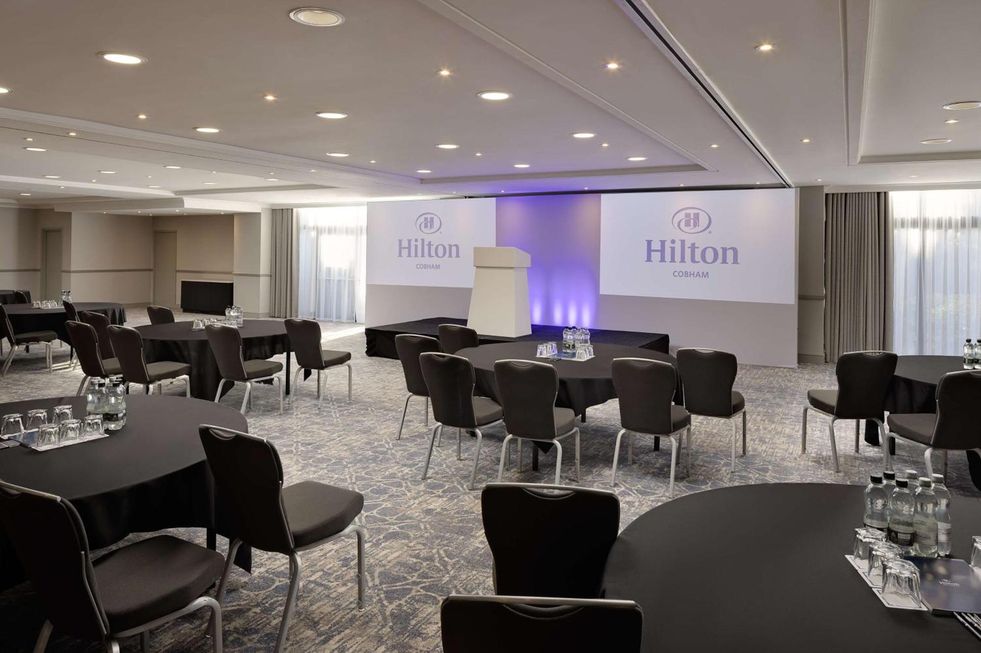 Hilton Cobham Hotel Eksteriør billede