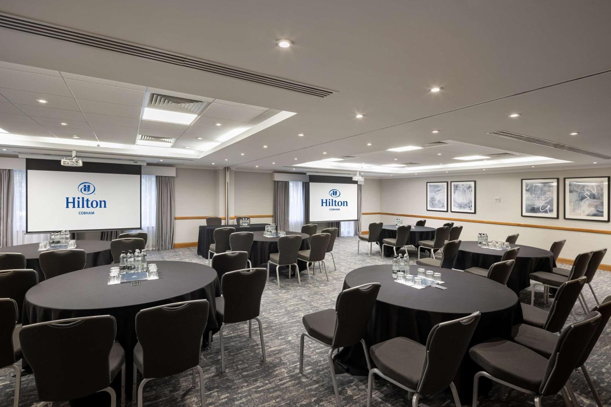 Hilton Cobham Hotel Eksteriør billede