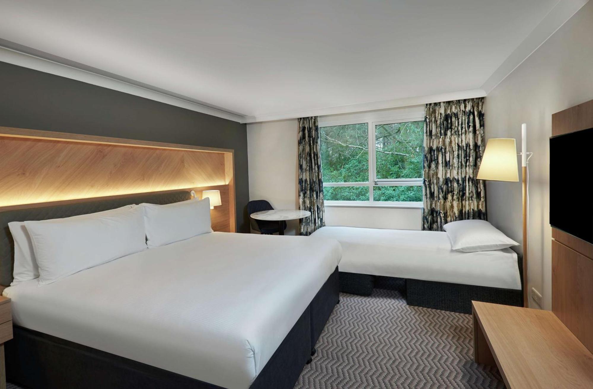 Hilton Cobham Hotel Eksteriør billede
