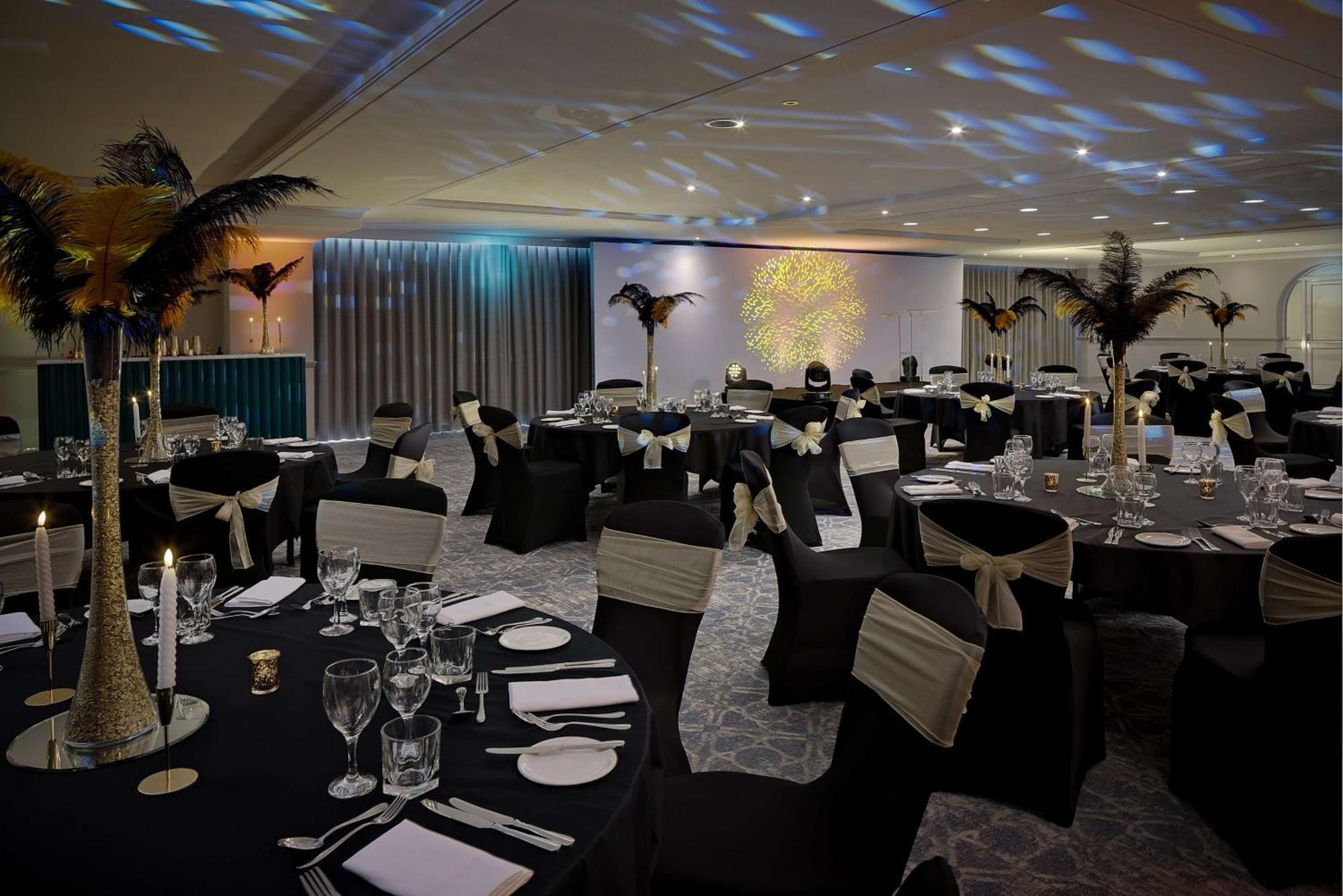 Hilton Cobham Hotel Eksteriør billede