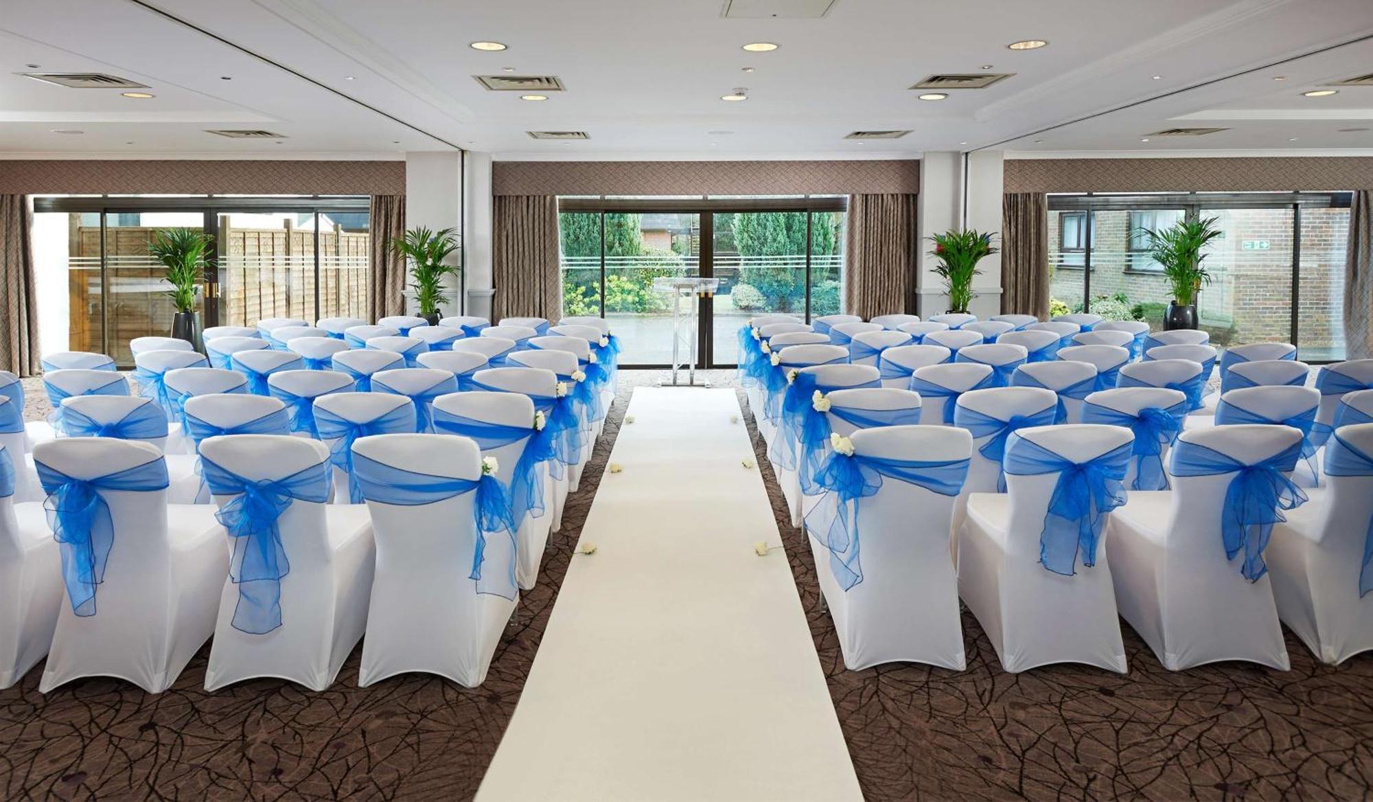 Hilton Cobham Hotel Eksteriør billede
