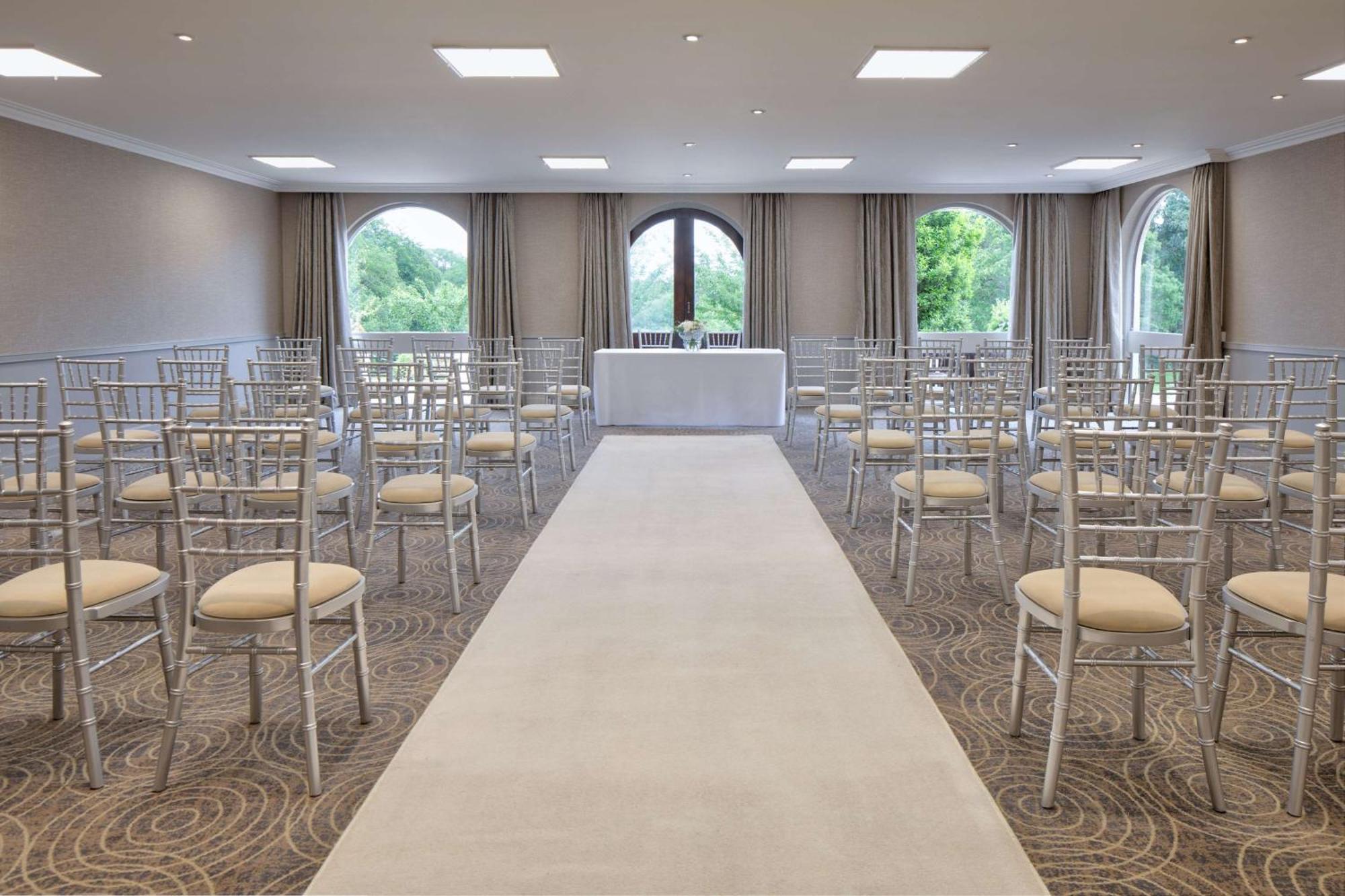 Hilton Cobham Hotel Eksteriør billede