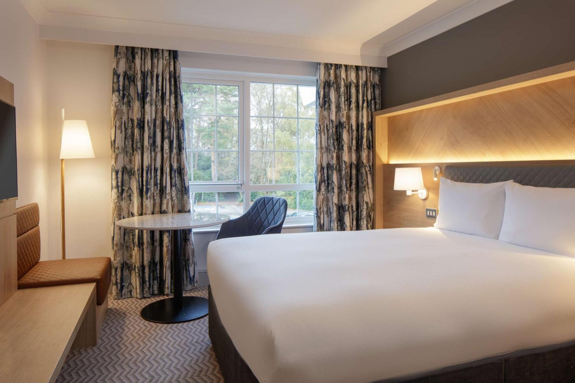 Hilton Cobham Hotel Eksteriør billede
