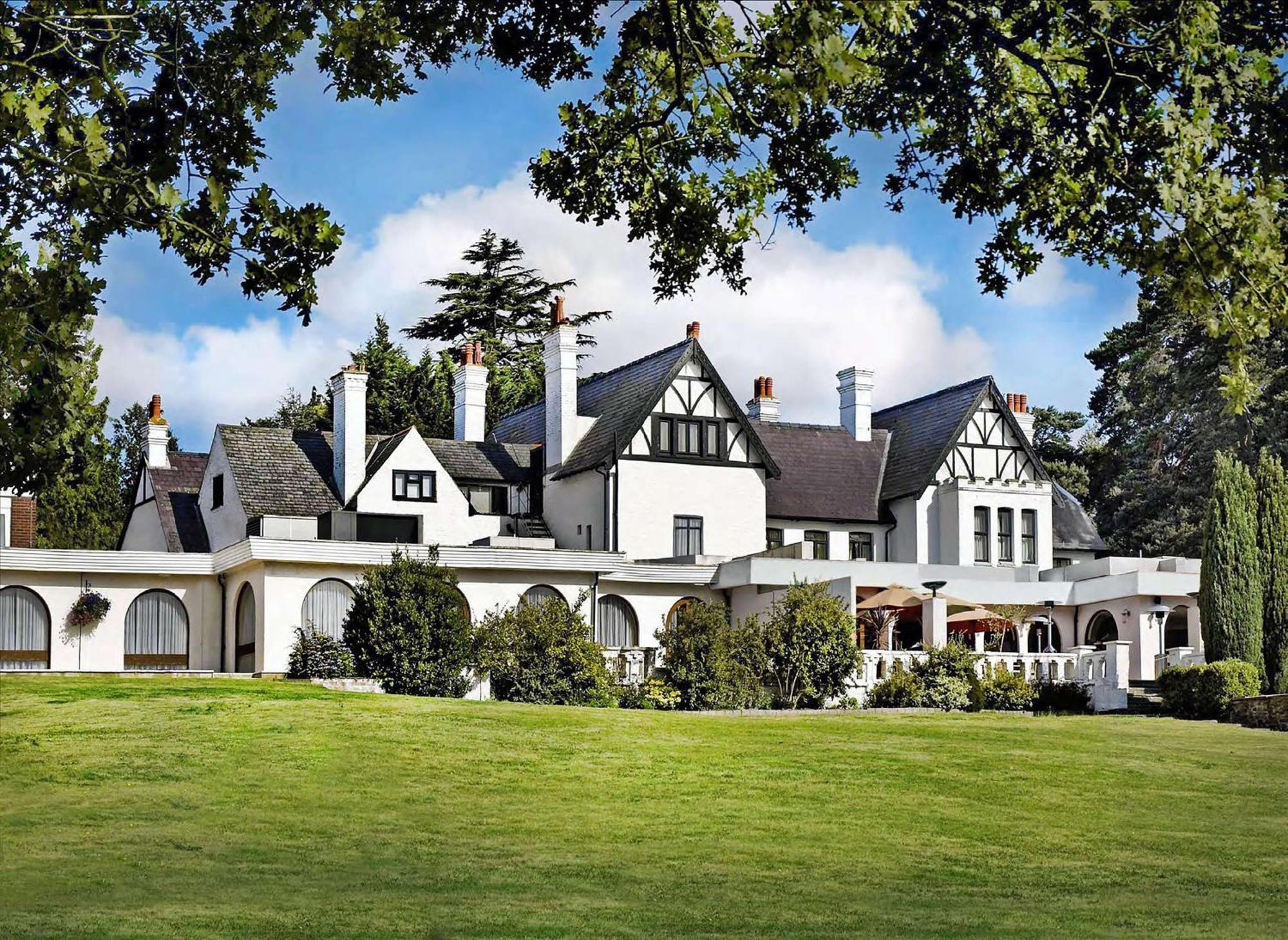 Hilton Cobham Hotel Eksteriør billede